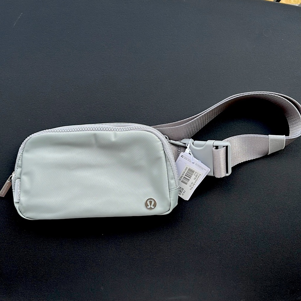 NWT lululemon everywhere belt bag